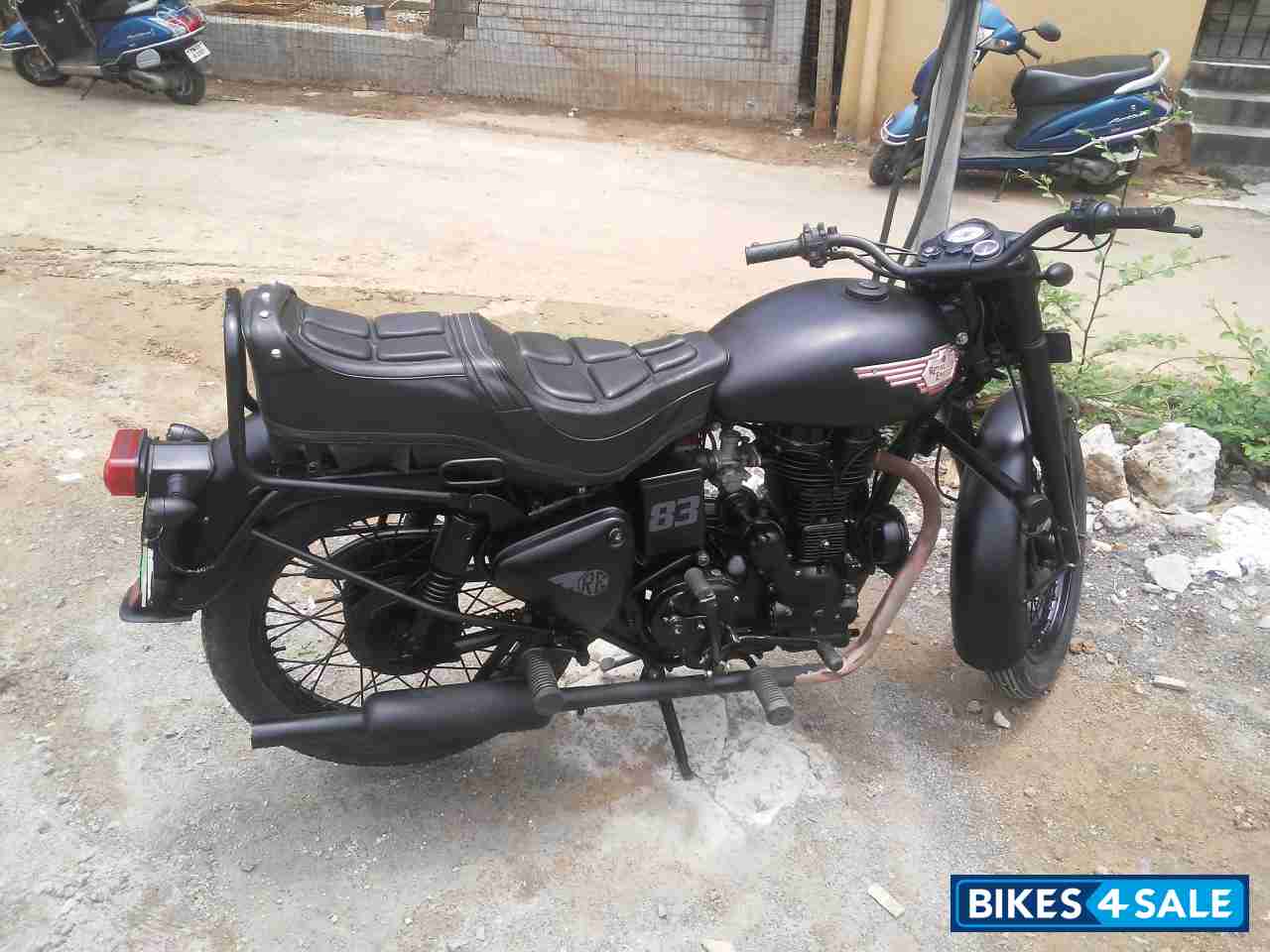 Black Royal Enfield Bullet Standard 350