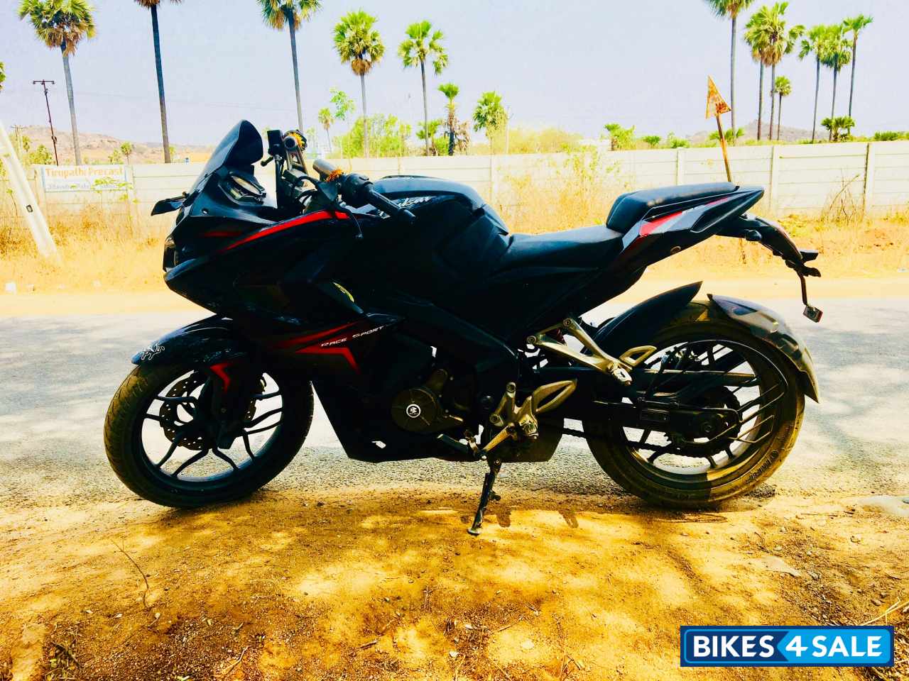 Bajaj Pulsar RS 200