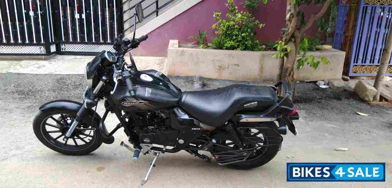 Black Bajaj Avenger Street 180