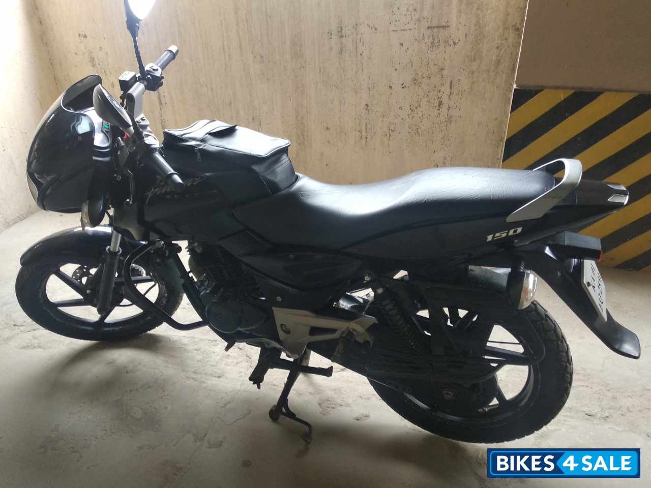Black Bajaj Pulsar 150 DTSi