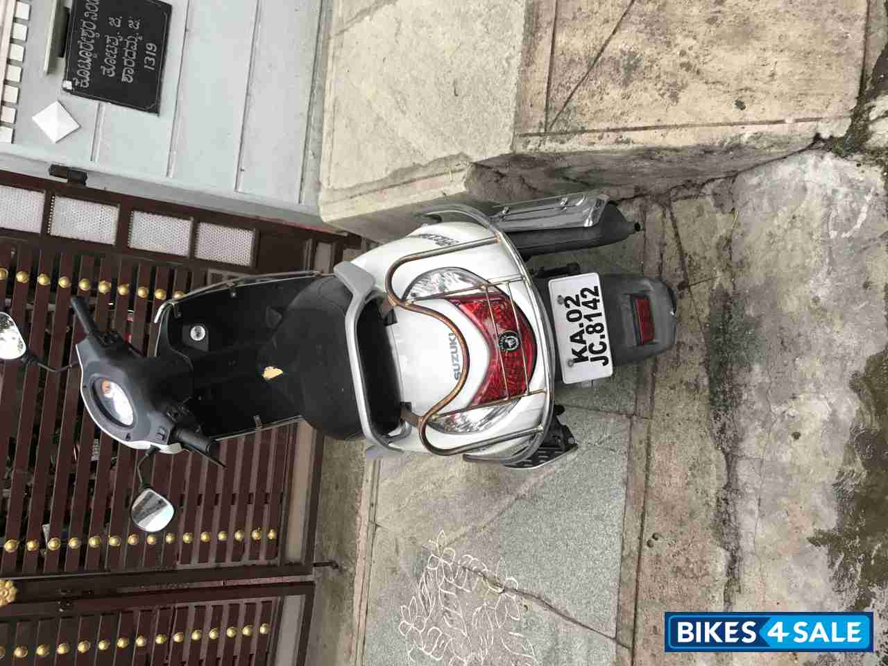 White Suzuki Access 125