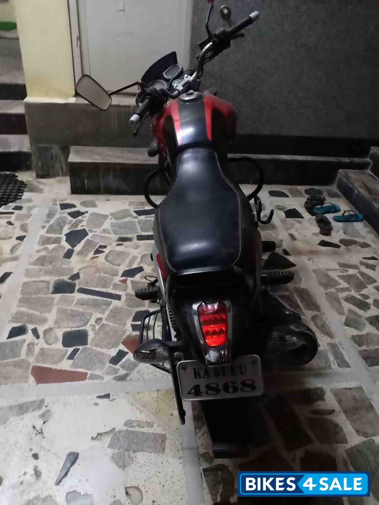 Bajaj V15