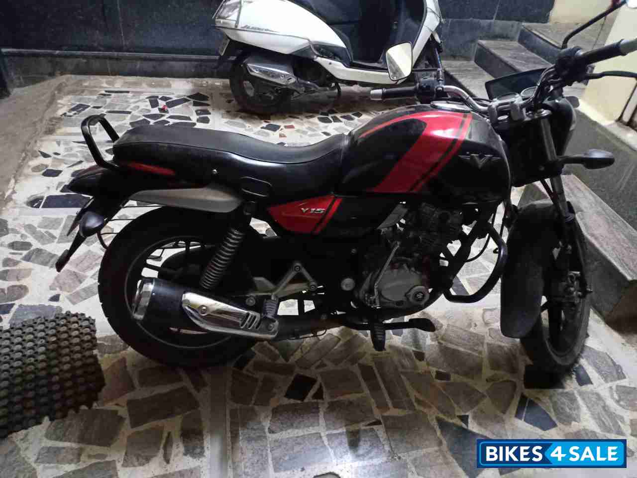 Bajaj V15