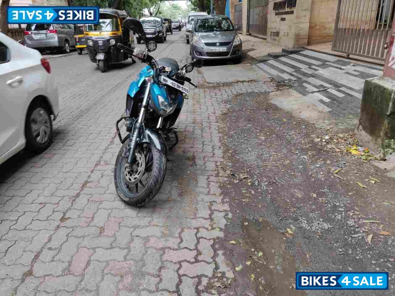 Cyan Blue Yamaha FZ25