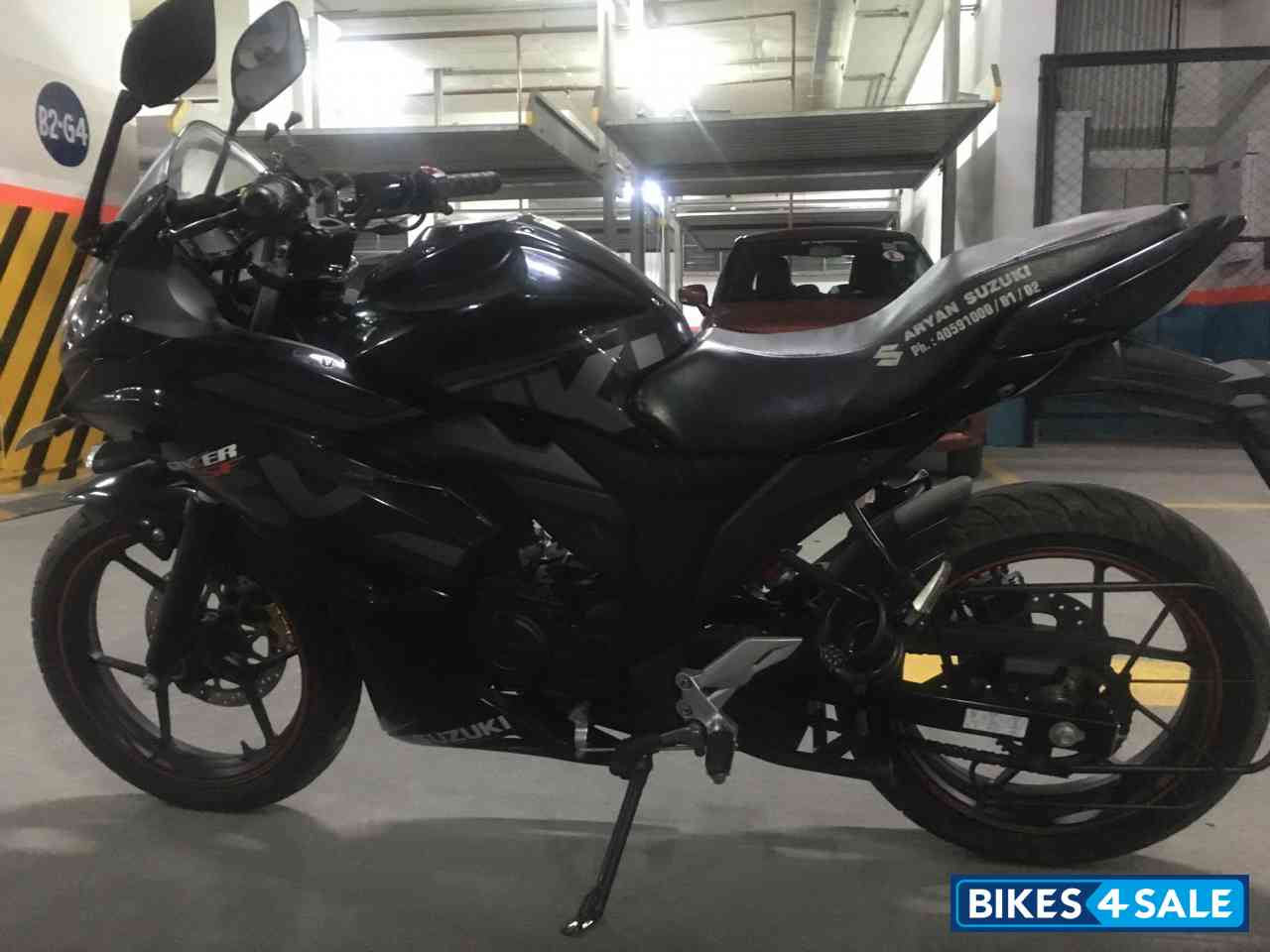 Black Suzuki Gixxer SF Fi