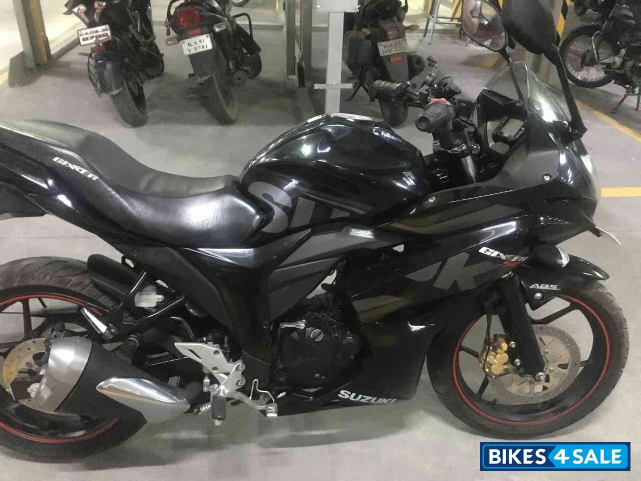 Black Suzuki Gixxer SF Fi