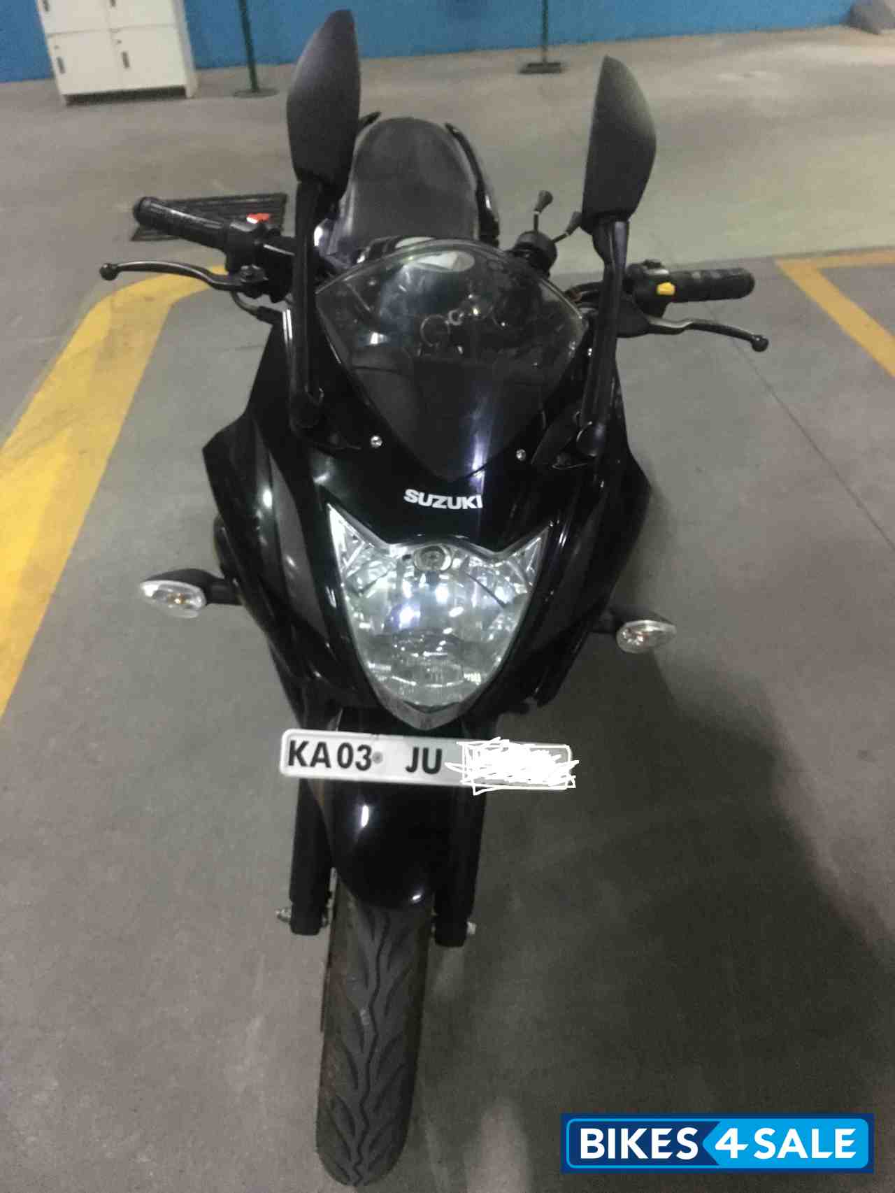 Black Suzuki Gixxer SF Fi