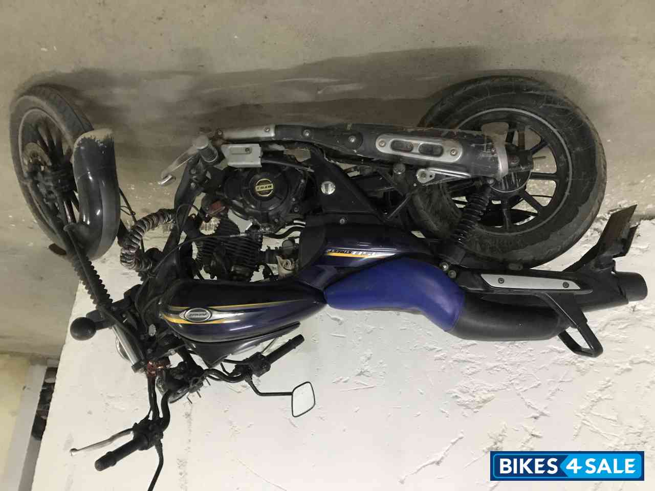 Blue Bajaj Avenger Street 150