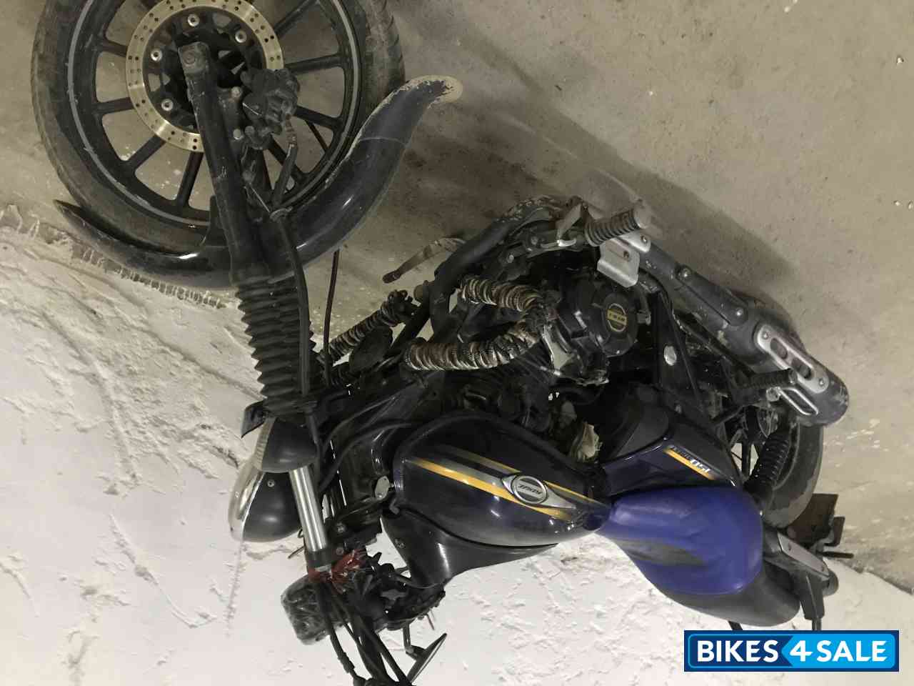 Blue Bajaj Avenger Street 150