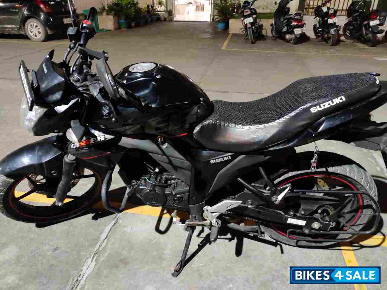Black Suzuki Gixxer 150