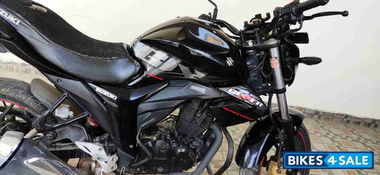 Black Suzuki Gixxer 150