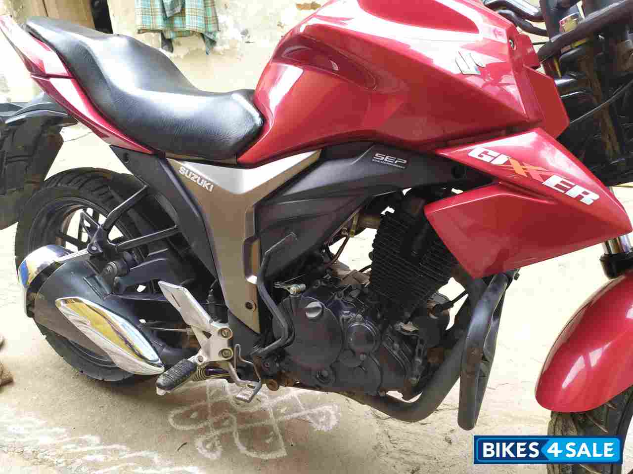 Red Suzuki Gixxer 150 Red Suzuki Gixxer 150