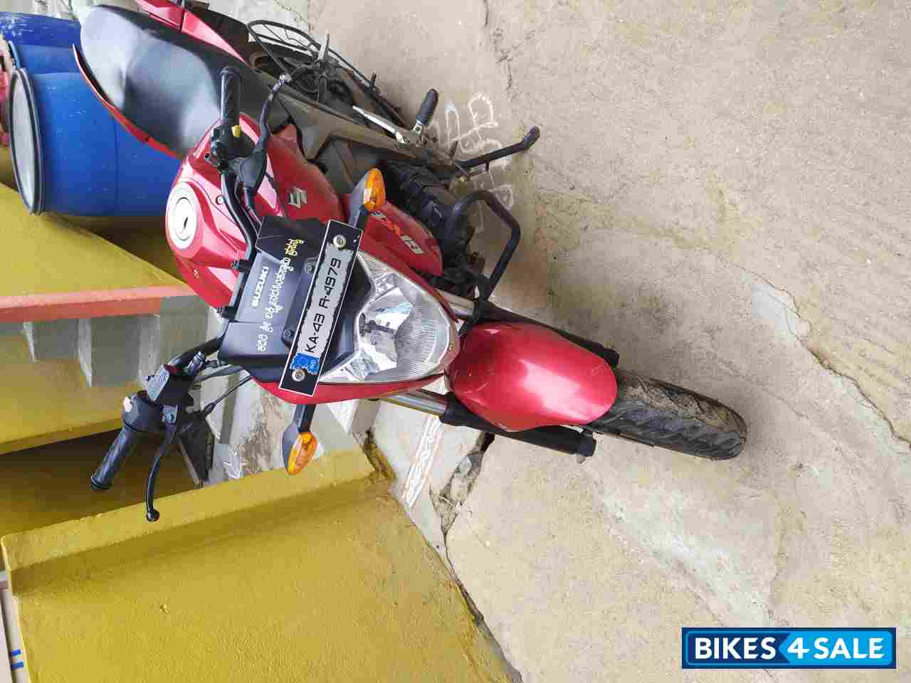 Red Suzuki Gixxer 150 Red Suzuki Gixxer 150