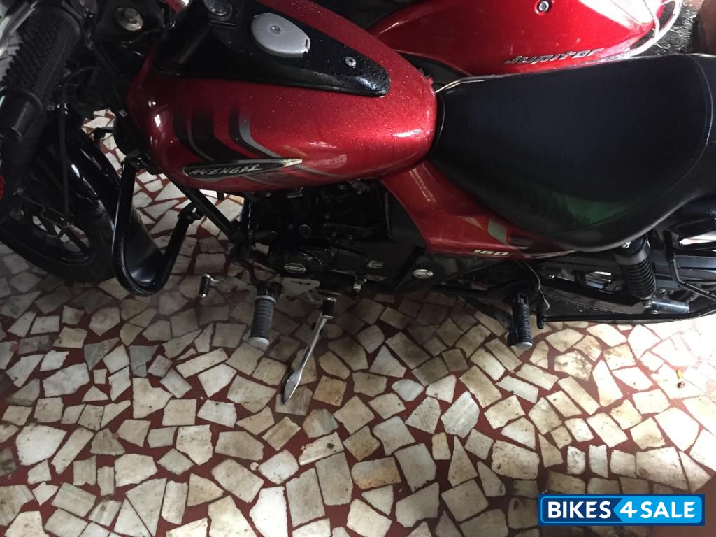 Red Bajaj Avenger Street 180
