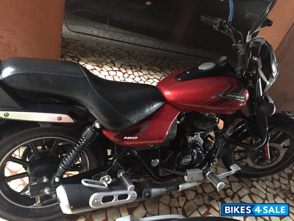 Red Bajaj Avenger Street 180