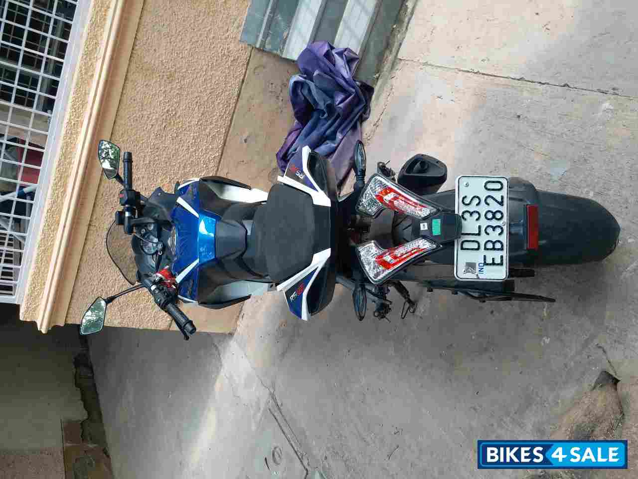 Blue Bajaj Pulsar RS 200 ABS Blue Bajaj Pulsar RS 200 ABS