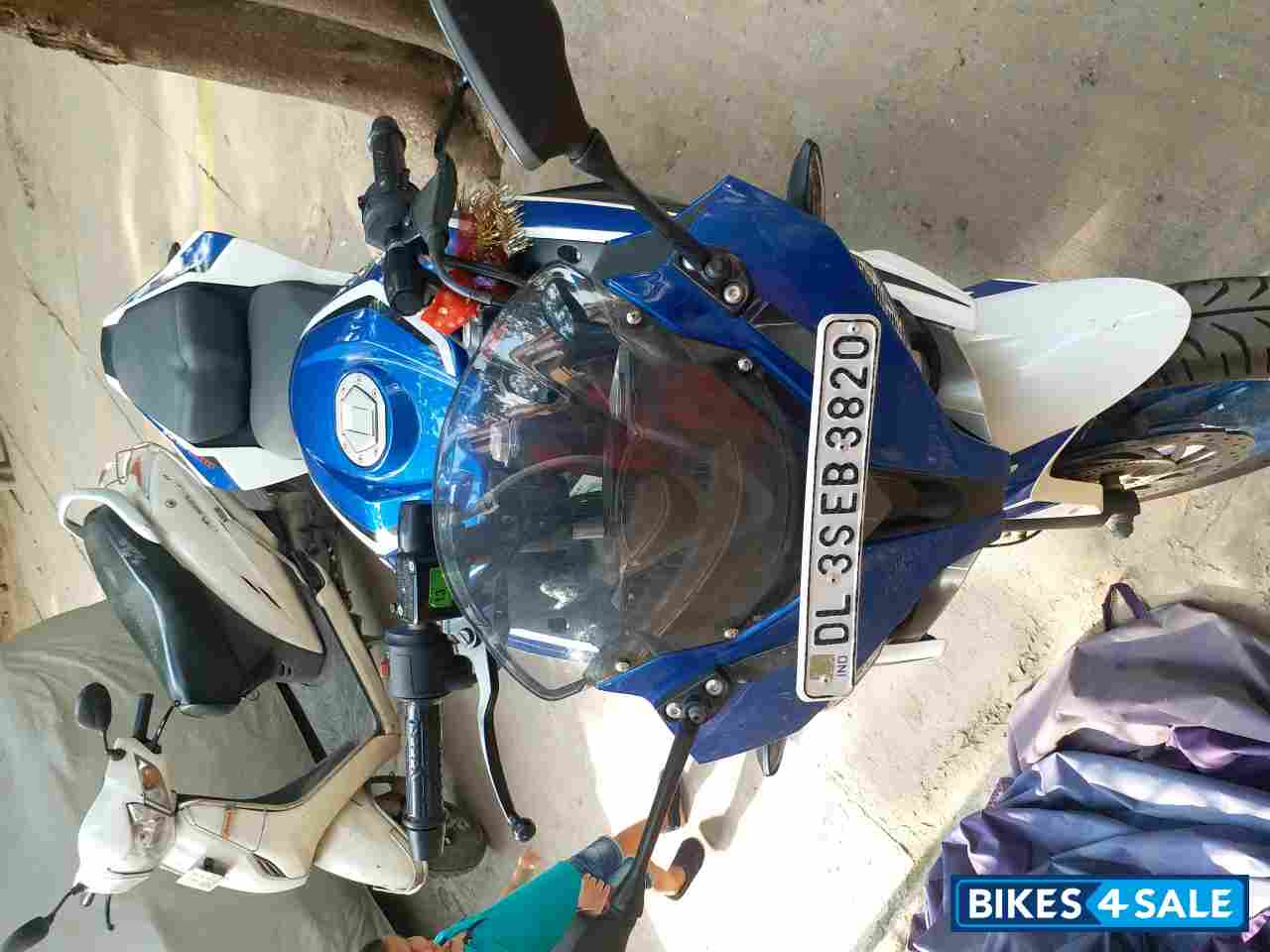 Blue Bajaj Pulsar RS 200 ABS Blue Bajaj Pulsar RS 200 ABS