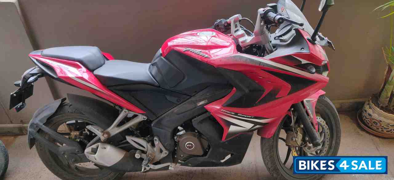 Bajaj Pulsar RS 200 ABS