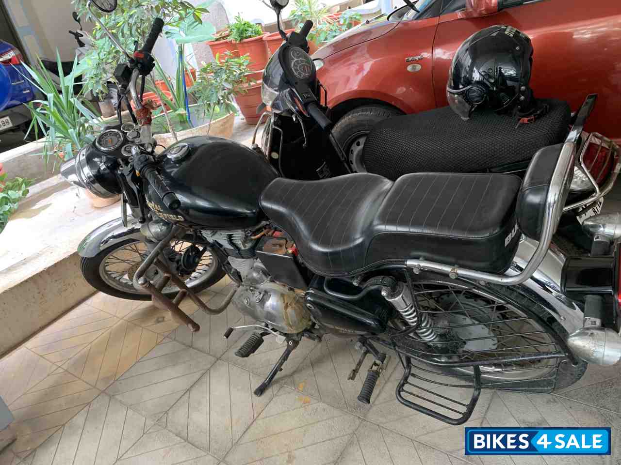 Black Royal Enfield Bullet Electra Twinspark