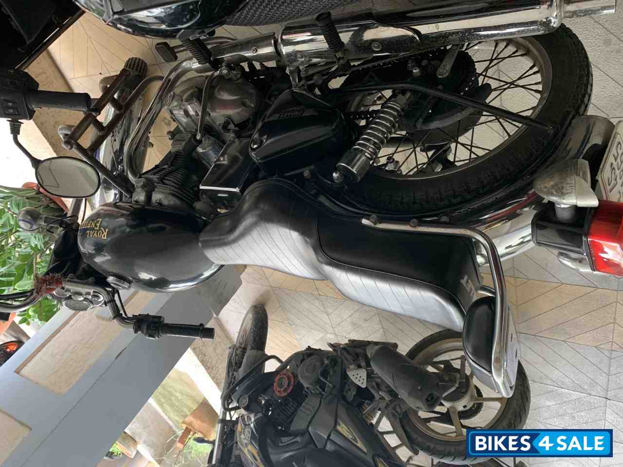 Black Royal Enfield Bullet Electra Twinspark