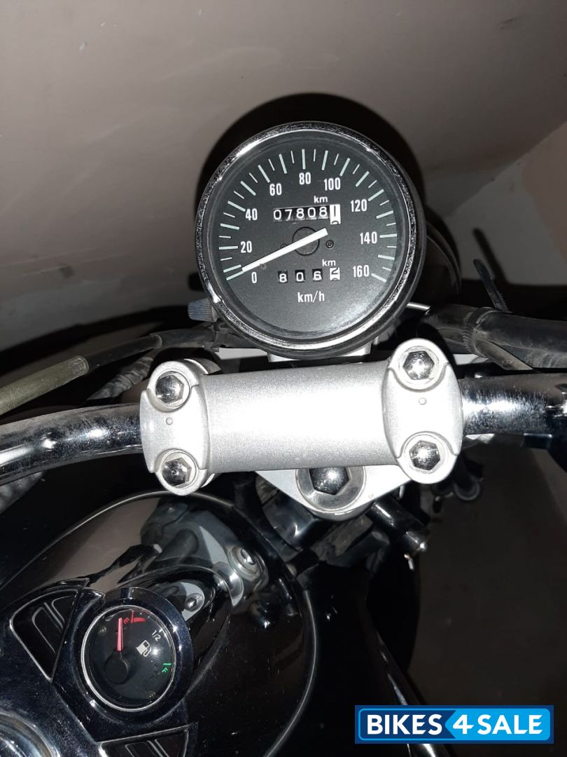 Black Bajaj Avenger 220 DTS-i