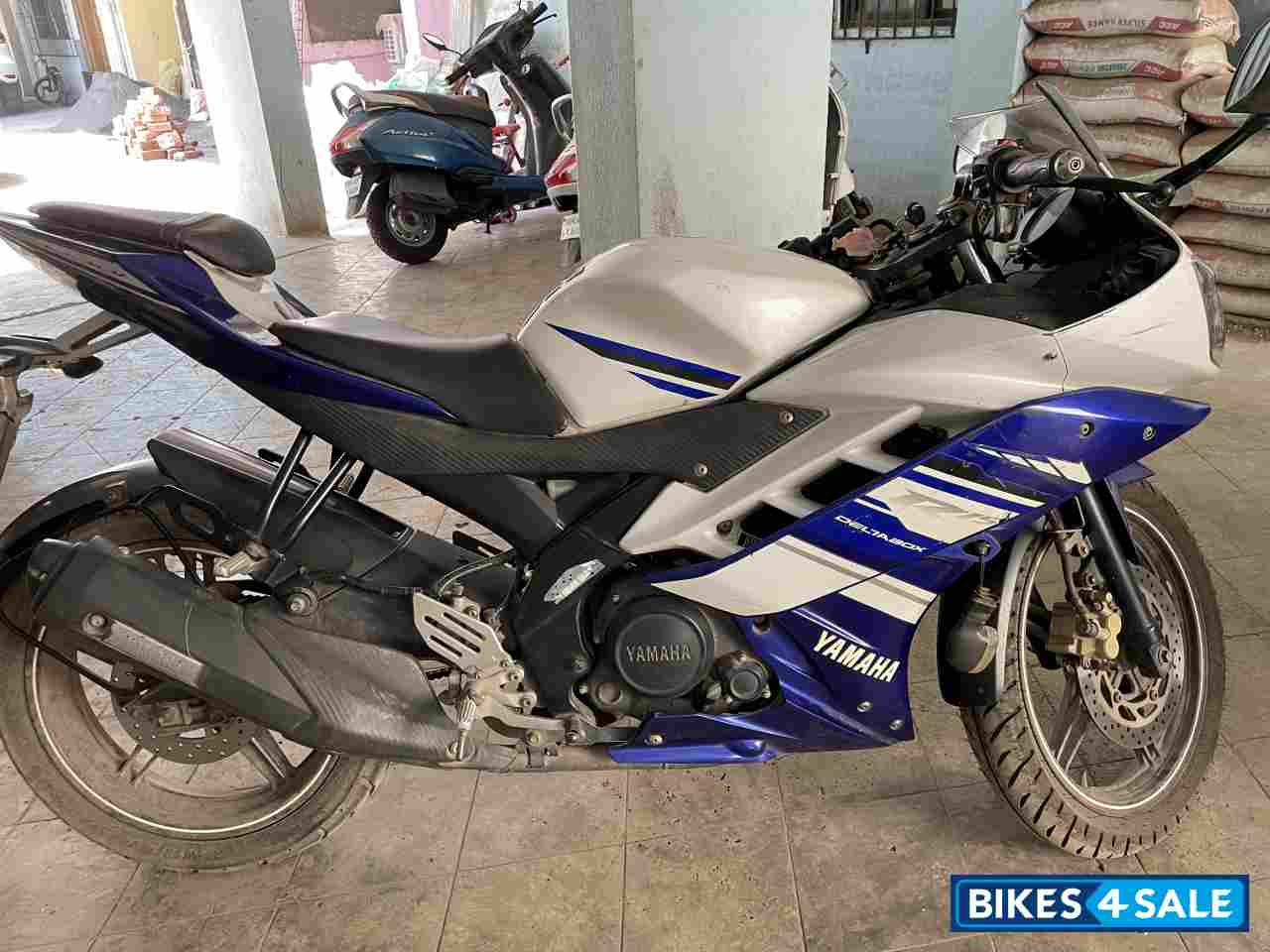 Blue White Yamaha YZF R15 V2