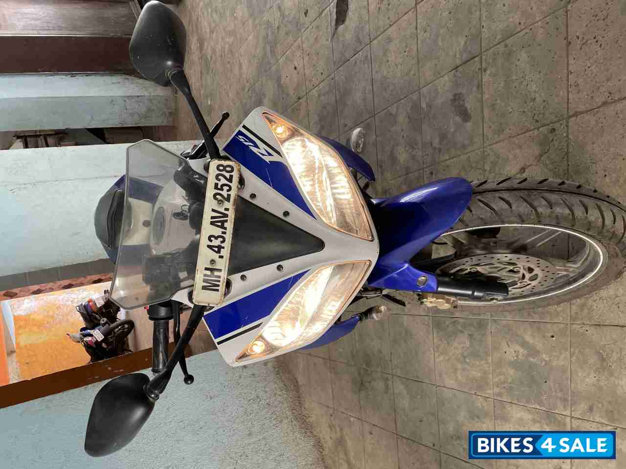 Blue White Yamaha YZF R15 V2