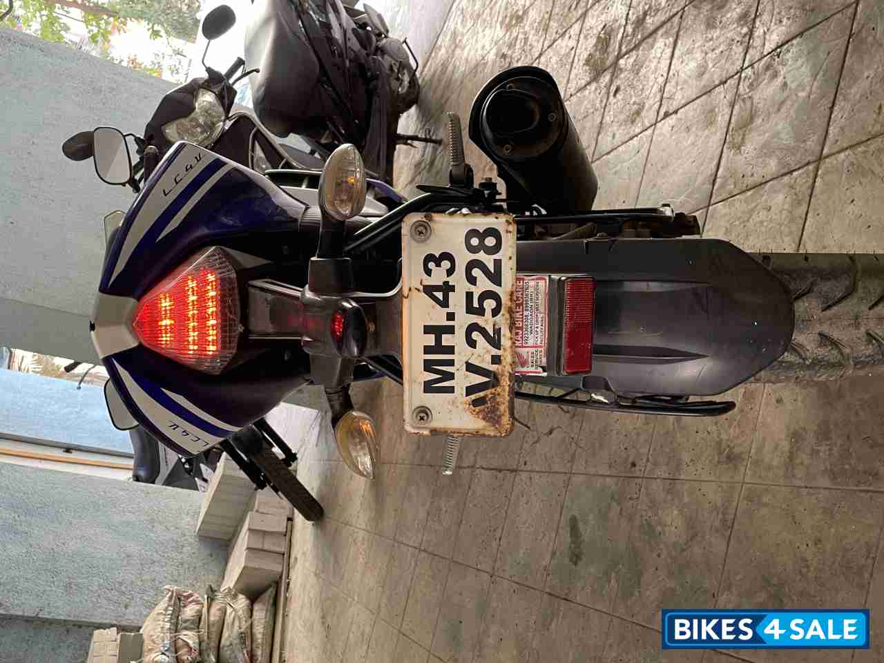 Blue White Yamaha YZF R15 V2