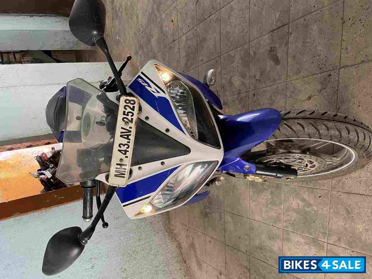 Blue White Yamaha YZF R15 V2