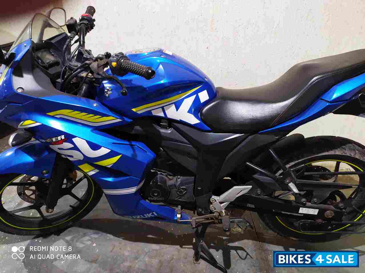 Blue Suzuki Gixxer SF