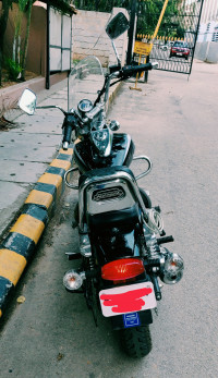 Black Bajaj Avenger Cruise 220