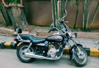 Black Bajaj Avenger Cruise 220