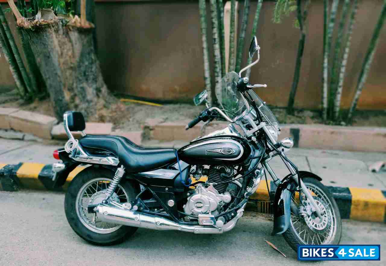 Black Bajaj Avenger Cruise 220 Black Bajaj Avenger Cruise 220