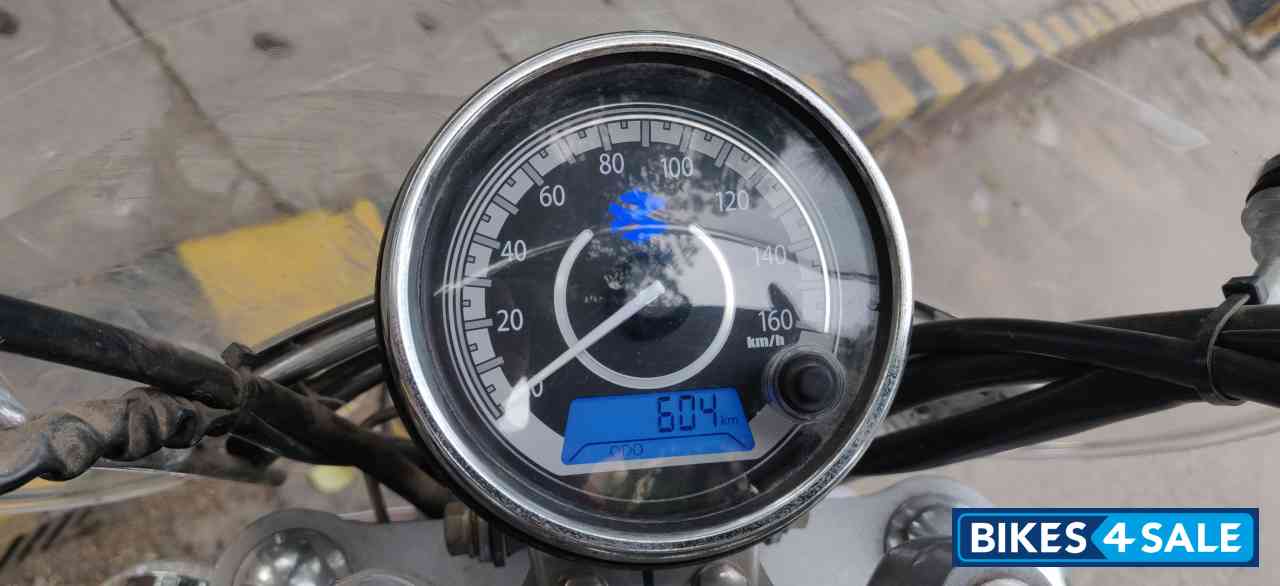 Black Bajaj Avenger Cruise 220 Black Bajaj Avenger Cruise 220