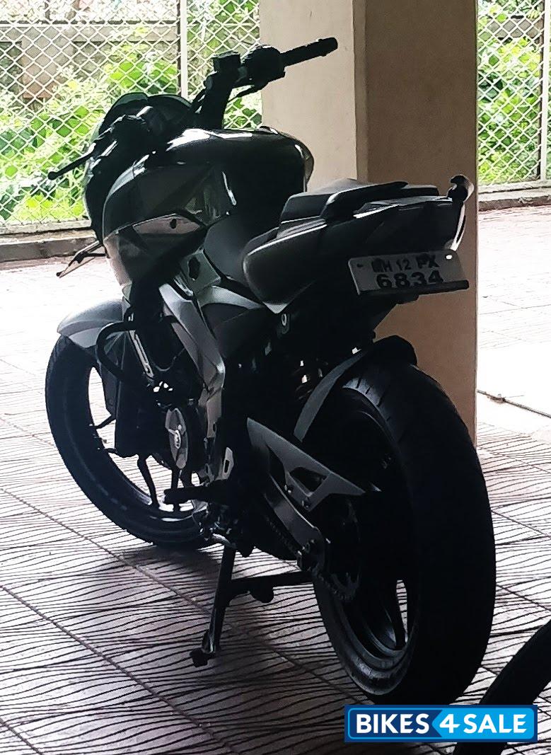 Black Bajaj Pulsar 200 NS
