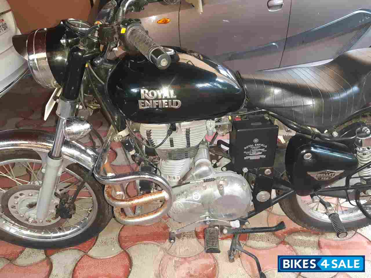 Black Royal Enfield Bullet Electra Twinspark