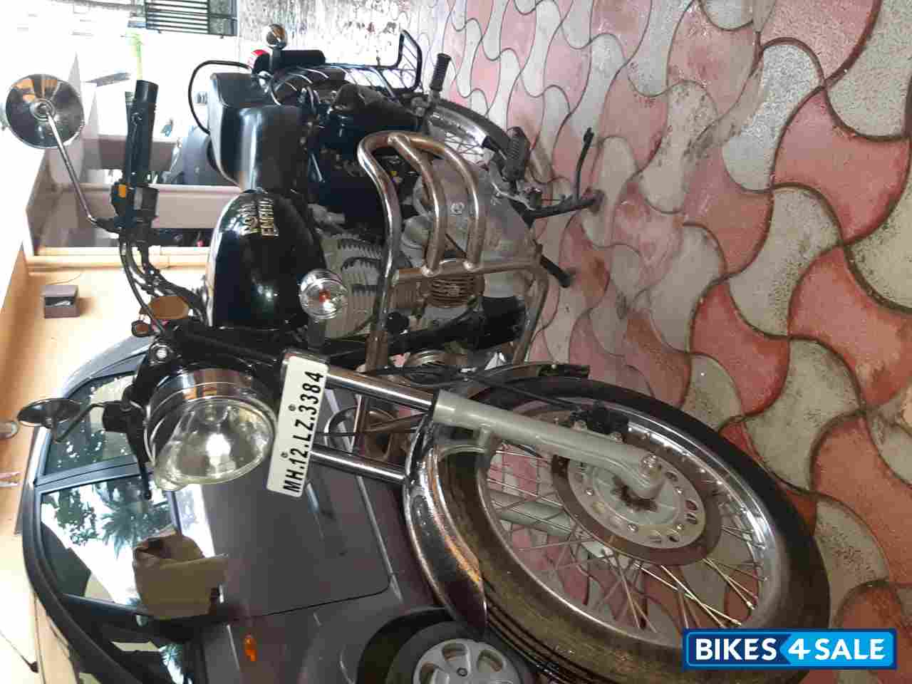 Black Royal Enfield Bullet Electra Twinspark