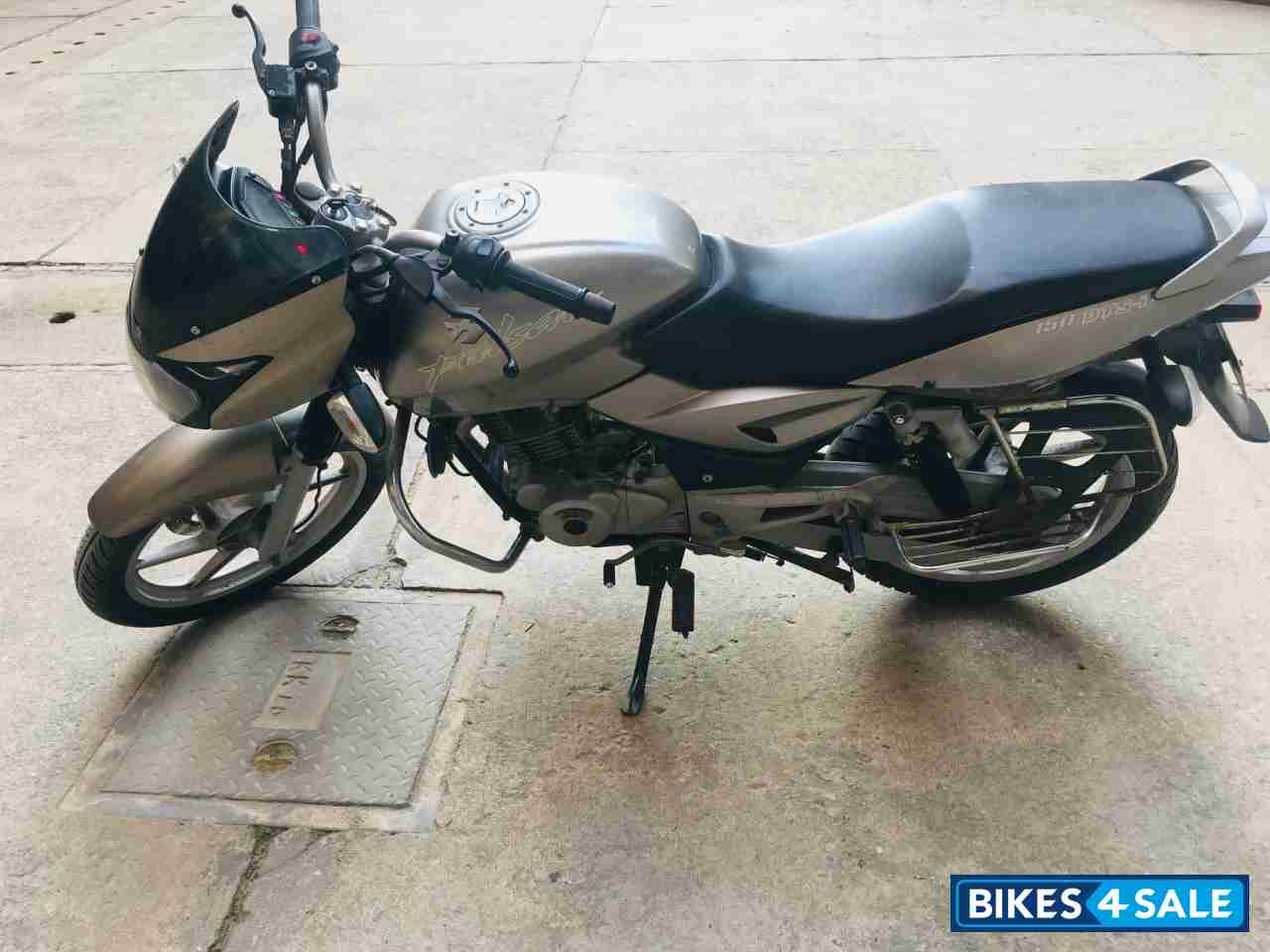 Silver Bajaj Pulsar 150 DTSi