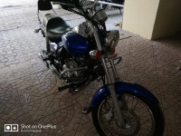 Blue Bajaj Avenger 220 DTS-i