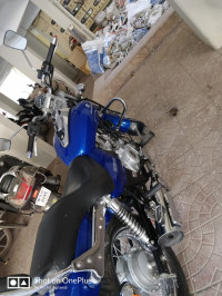 Blue Bajaj Avenger 220 DTS-i