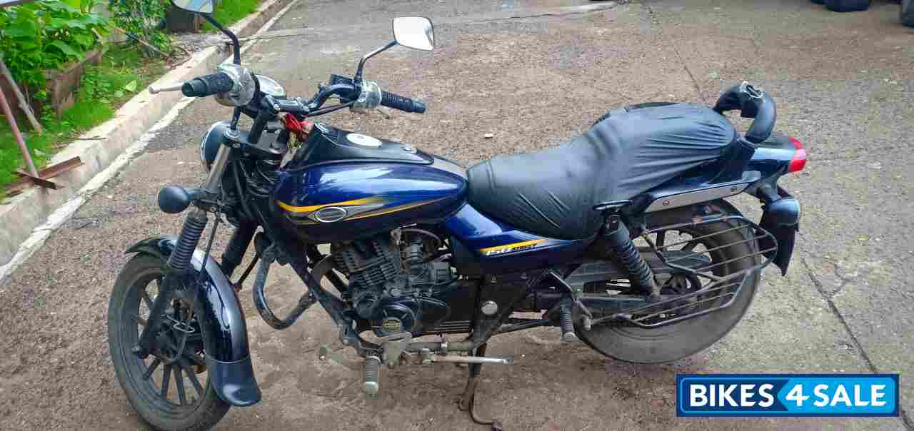 Blue Bajaj Avenger Street 150