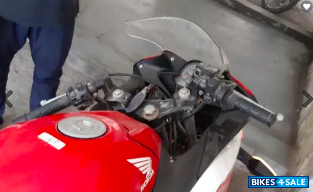 Red Honda CBR 150R