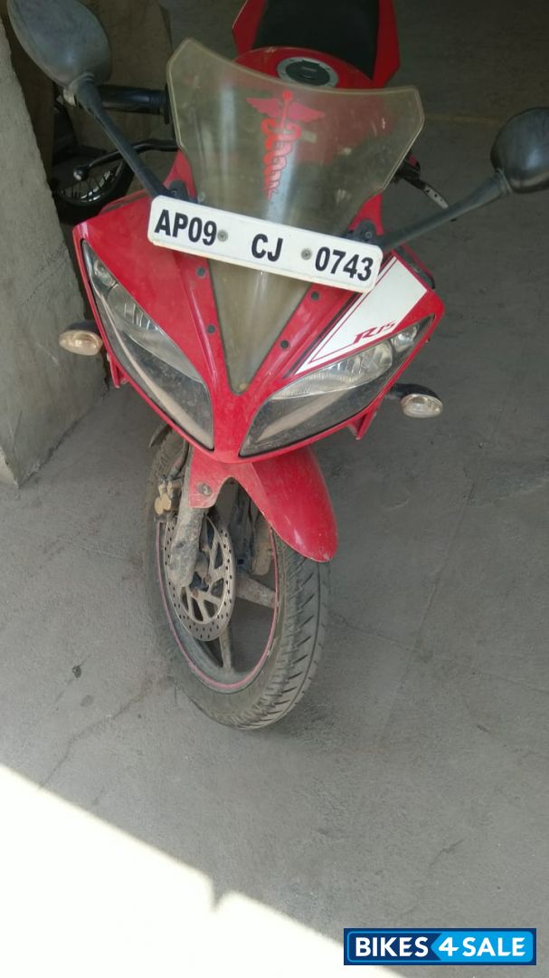 Red Yamaha YZF R15