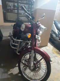 Marron Royal Enfield Classic 500