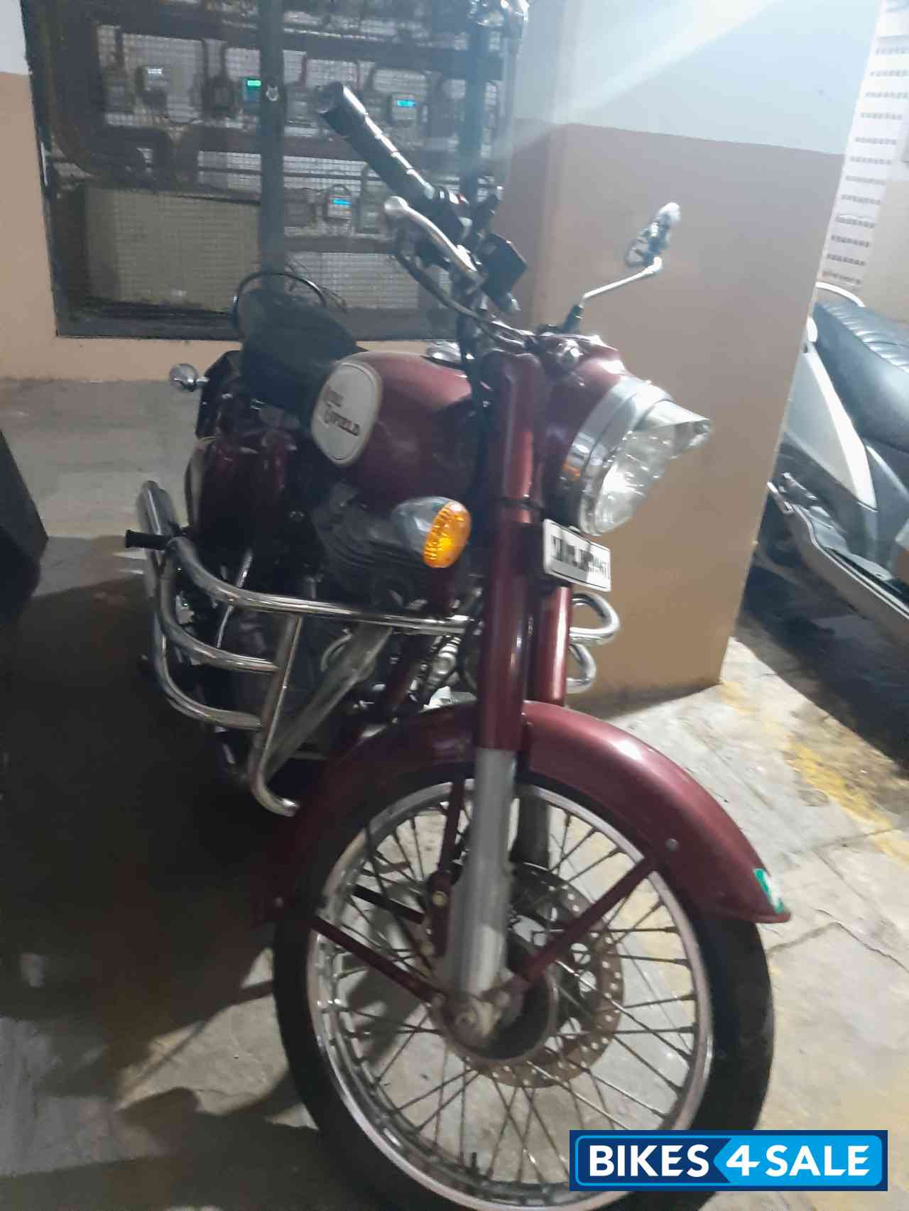 Marron Royal Enfield Classic 500
