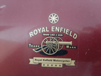 Marron Royal Enfield Classic 500