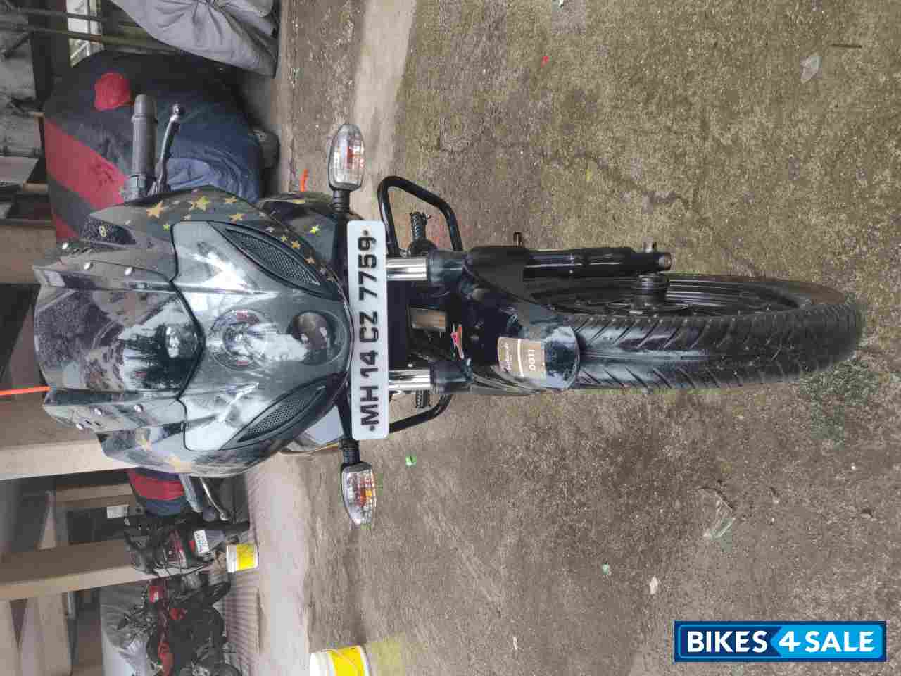 Black Bajaj Pulsar 220 DTSi