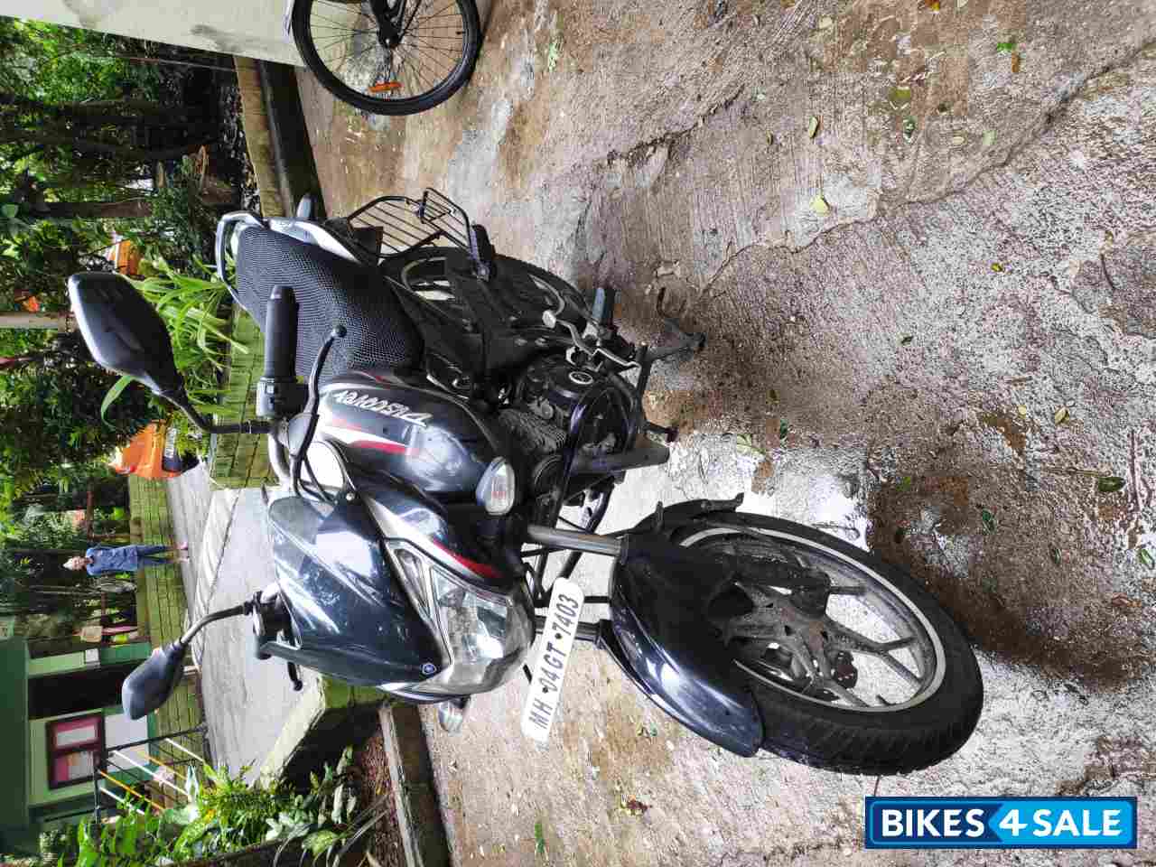 Black And Red Bajaj Discover 150 S
