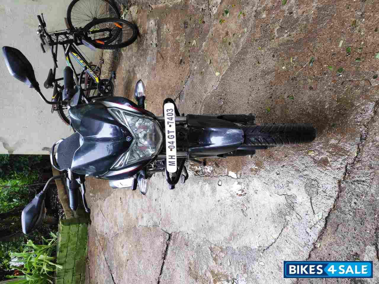 Black And Red Bajaj Discover 150 S Black And Red Bajaj Discover 150 S