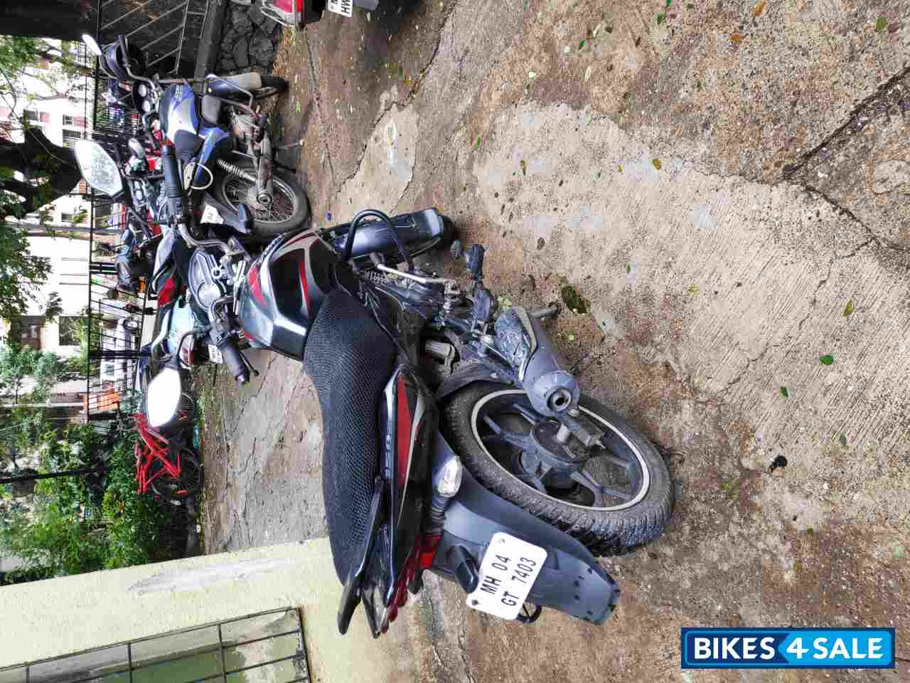 Black And Red Bajaj Discover 150 S Black And Red Bajaj Discover 150 S